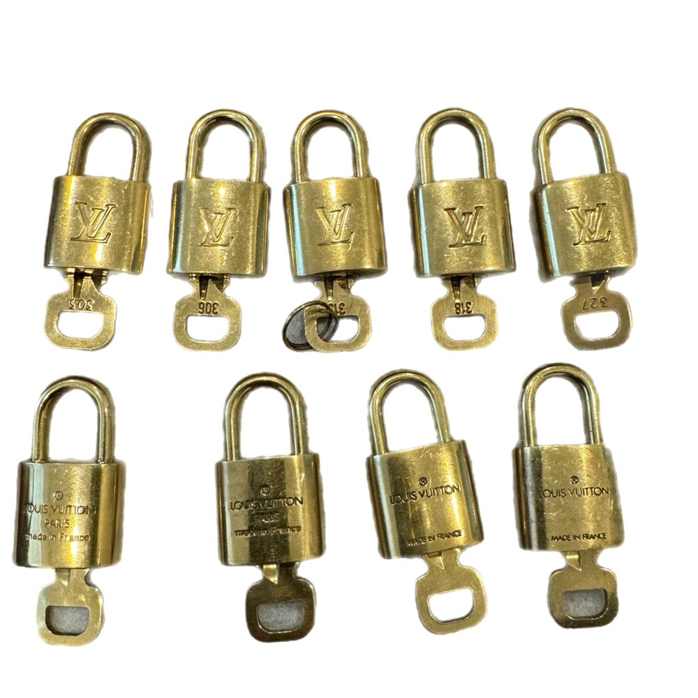 AUTHENTIC LOUIS VUITTON KEY 🔑 AND 🔒